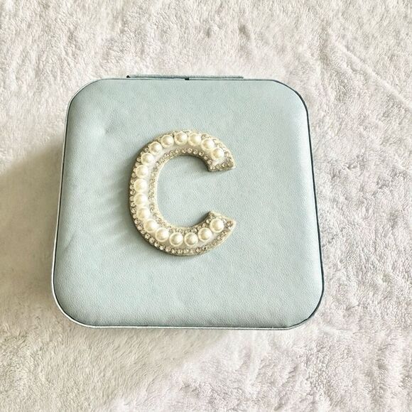 Baby blue travel jewelry box with a pearl embellished C - Picture 1 of 2
